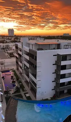Piscina en o cerca de Marina Cerritos condominios