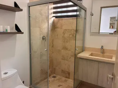 Un baño de Departamento a unas Calles de la Zona Dorada