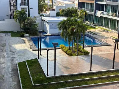 Piscina en o cerca de Departamento a unas Calles de la Zona Dorada