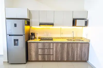 Una cocina o zona de cocina en Departamento Moderno de DOS recamaras cerca de la playa, Malecón y Gran Plaza