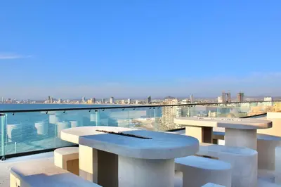 Un balcón o terraza de Hermoso departamento con vista al mar