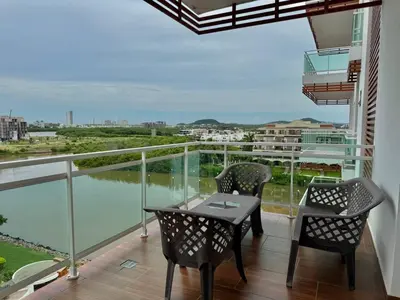 Un balcón o terraza de Depa en la Marina Mazatlan Familiar Cerca de la Playa