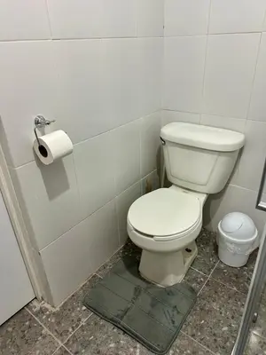 Un baño de Muy Centrico, Tec Mty, Hosp Angeles, Facturamos