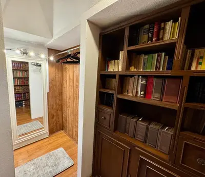 Biblioteca en el apartamento