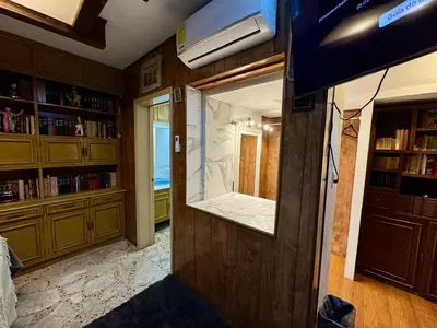 Biblioteca en el apartamento