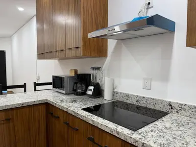 Una cocina o zona de cocina en Depa con terraza panoramica al mar y la ciudad