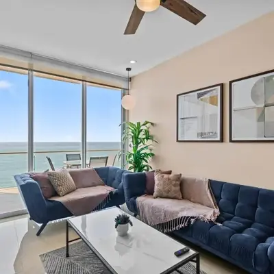 24K Propiedades 15th Floor Camino al Mar Beach Front King Bed