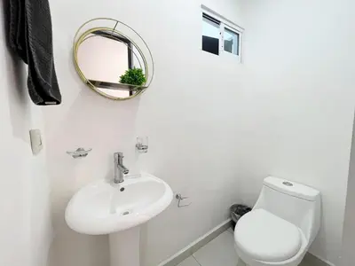 Un baño de Departamento Moderno Negr0 Caramel 3 Min Malecón