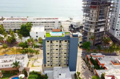 Plano de Ocean view 1 block from the malecon beach