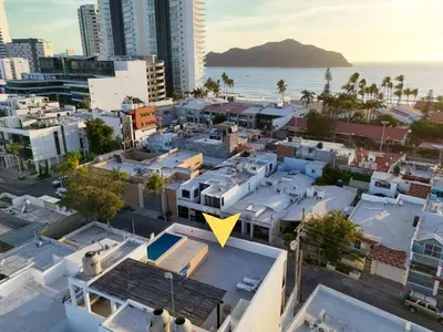 Plano de Cozy apartment just two blocks from the beach