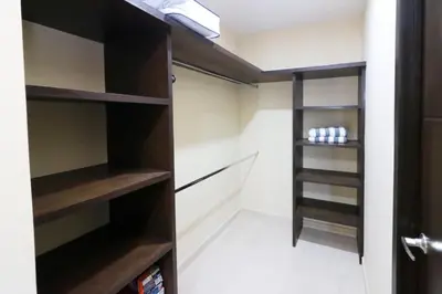 Plano de Beautiful apartment just 1 block from the beach