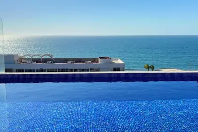 Plano de Beautiful apartment 1 block from the beach