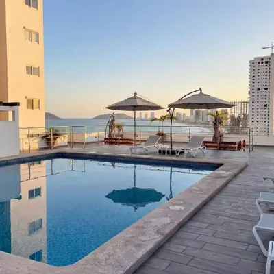 Apartment for 8 behind el malecon with a pool