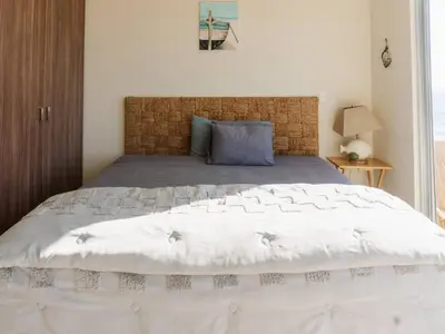 Plano de Stylish seaside apartment with stunning ocean view