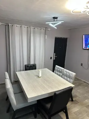 Una televisión o centro de entretenimiento en Depa nuevo y equipado en Saltillo 2 recámaras
