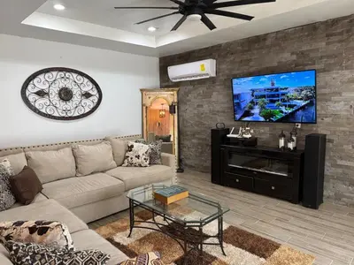 Una televisión o centro de entretenimiento en Casa Villa Bonita