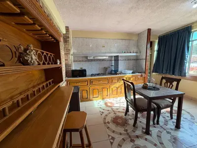 Una cocina o zona de cocina en Departamento Nuevo Céntrico con vista hacia la catedral