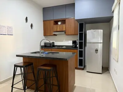 Una cocina o zona de cocina en Alojamiento en Zona Dorada Cerca de la Playa