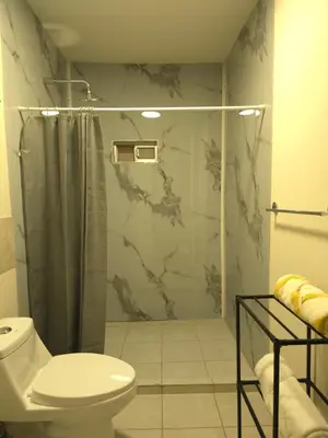 Un baño de Habitación ejecutiva incluye servicios