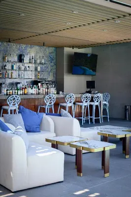 Una televisión o centro de entretenimiento en Hotel Dublé