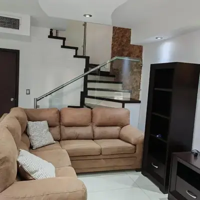 Comfortable house 15 min Consulate 10 min Bridge