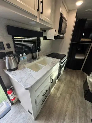 Una cocina o zona de cocina en Glamping in Pueblo Magico Alamos Sonora