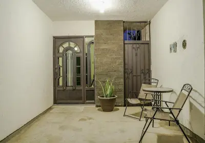 Un patio o zona al aire libre en Casa Prisma amplitud y privacidad
