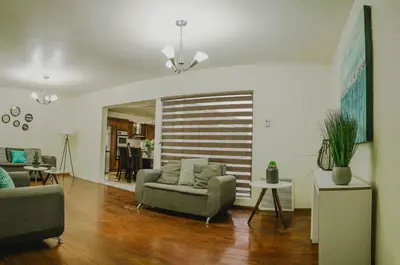Zona de estar de Casa Prisma amplitud y privacidad