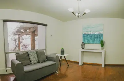 Zona de estar de Casa Prisma amplitud y privacidad