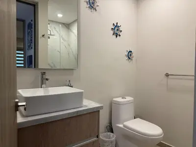 Un baño de A Pie de Playa, Con Hermosas Vistas al Oceano