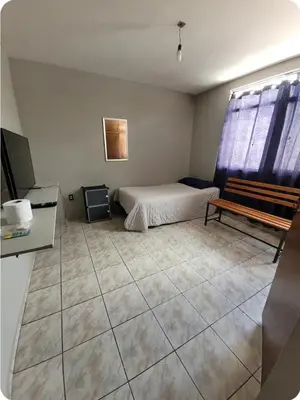 Una televisión o centro de entretenimiento en Habitaciones Comfort Centricas Durango