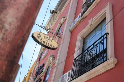 Certificado, premio, señal o documento que está expuesto en Nueva Vizcaya & Suites