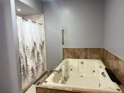 Un baño de Nueva Vizcaya & Suites