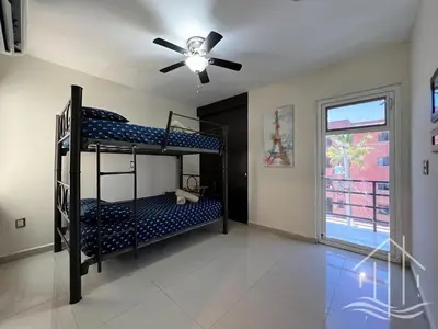 Cama o camas de una habitación en Promo-2BR-Sleeps 8-Luxe Dept-1 Min Walk to Beach