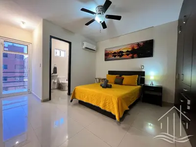 Cama o camas de una habitación en Promo-2BR-Sleeps 8-Luxe Dept-1 Min Walk to Beach