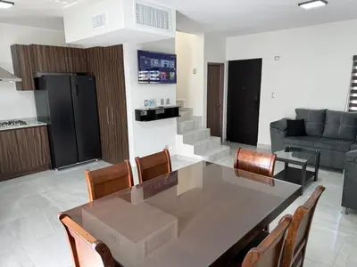 Una cocina o zona de cocina en Modern House with Mini-Splits