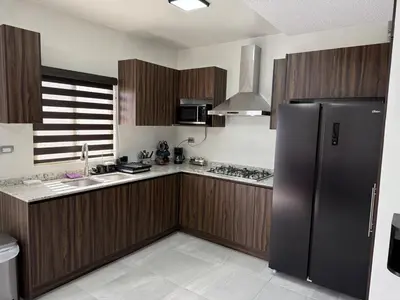 Una cocina o zona de cocina en Modern House with Mini-Splits