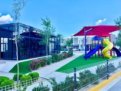 Zona de juegos infantil en Casa Marsella 2 Privada y Moderna