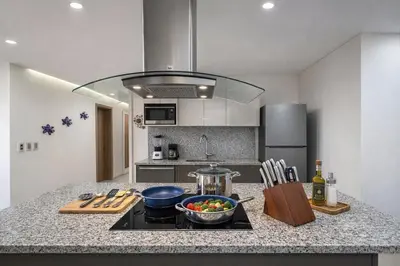 Una cocina o zona de cocina en 24k Propiedades Premium Condo on Malecon with Ocean View Sleeps 6
