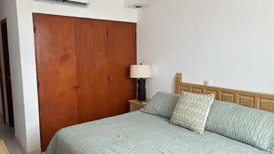 Cama o camas de una habitación en Exclusive Oceanfront Apartment on the Beach