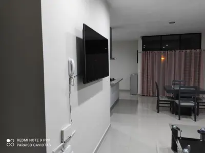Una televisión o centro de entretenimiento en PARAISO GAVIOTAS a 4 cuadras de ZONA DORADA y MALECON
