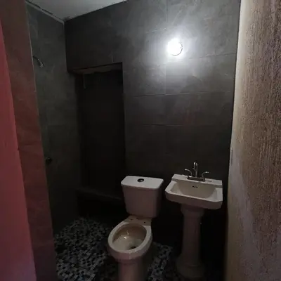 Un baño de House with 3 bedrooms, projector, work area and barbecue