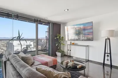 Zona de estar de 24k Propiedades Luxury Hilltop Loft Balcony with Panoramic Views