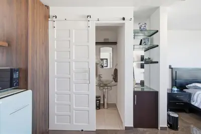 Una cocina o zona de cocina en 24k Propiedades Luxury Hilltop Loft Balcony with Panoramic Views