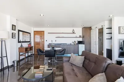 Una cocina o zona de cocina en 24k Propiedades Luxury Hilltop Loft Balcony with Panoramic Views