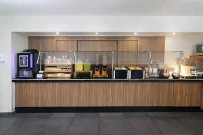 Una cocina o zona de cocina en City Express by Marriott Piedras Negras