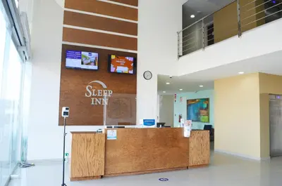 El vestíbulo o zona de recepción de Sleep Inn Mazatlan