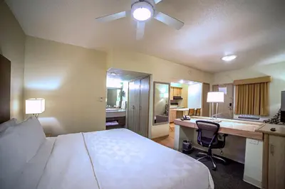 Cama o camas de una habitación en Holiday Inn & Suites Chihuahua Expo by IHG
