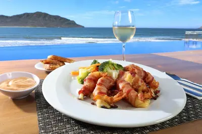 Comida en o cerca de este hotel