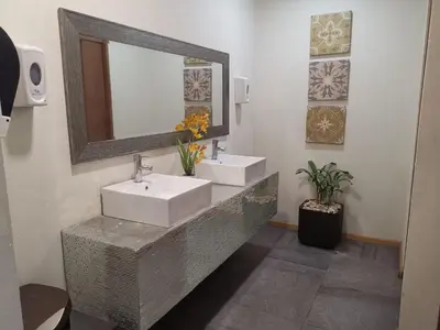 Un baño de Capital Hotel